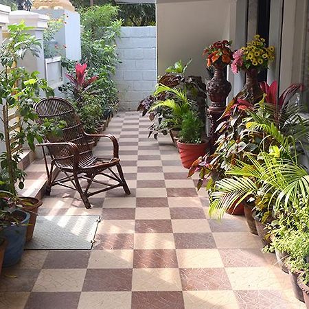 Suryas Guest House Chennai Exteriör bild